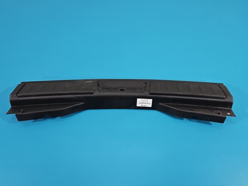 Osłona ZAŚLEPKA PLASTIK bagażnika pasa tylnego Jaguar F-Pace 16- HK83-406A64-AD