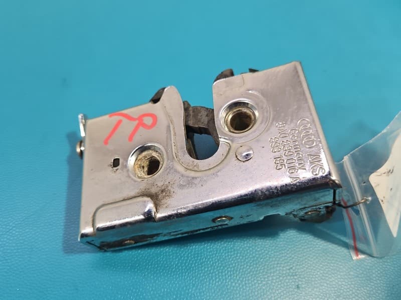 Zamek tył prawy Audi 80 B4 8A0839016A