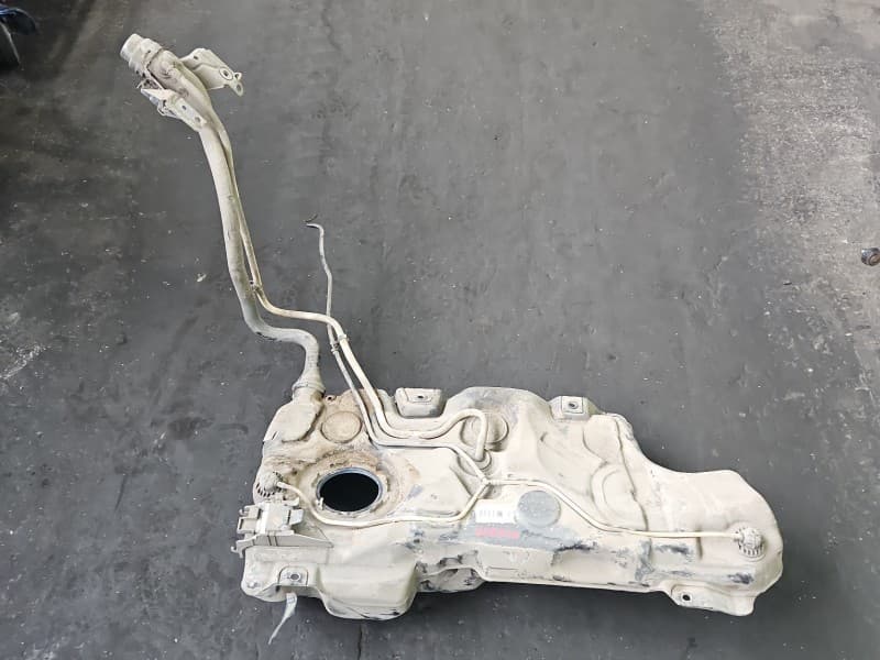 Zbiornik paliwa bak Skoda Karoq 1,5 TSI 5Q0201020JM