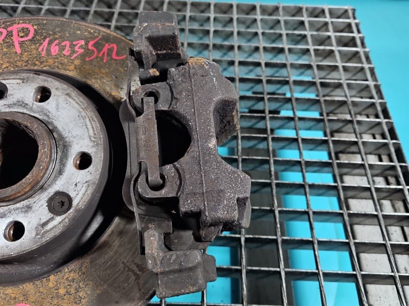 Zacisk przód prawy Citroen C4 Picasso II 13-19 1,6 hdi