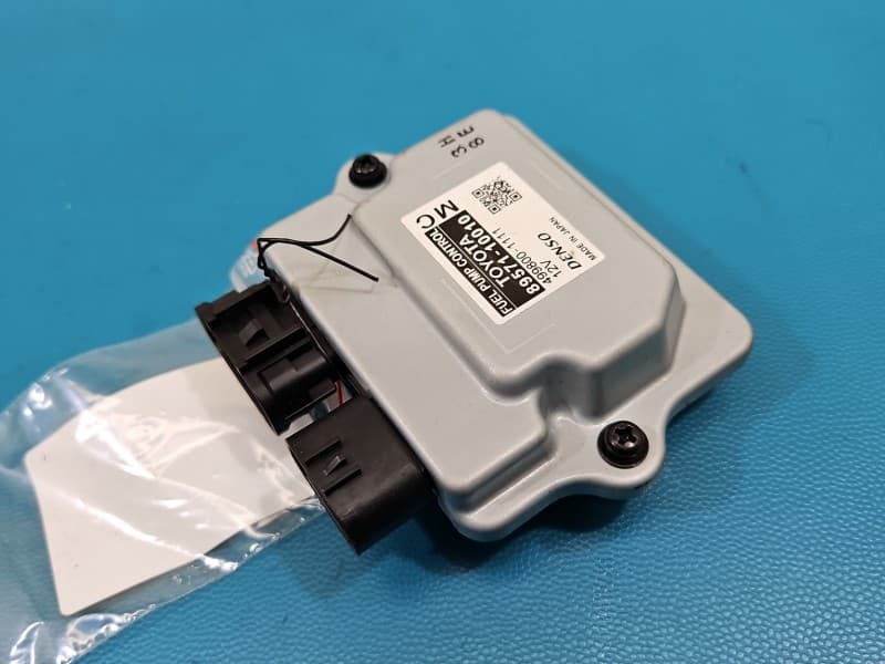 Sterownik moduł POMPY PALIWA Toyota Yaris IV 89571-10010 499800-1111