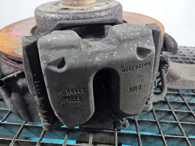 Zacisk przód lewy BMW G30 2,0d