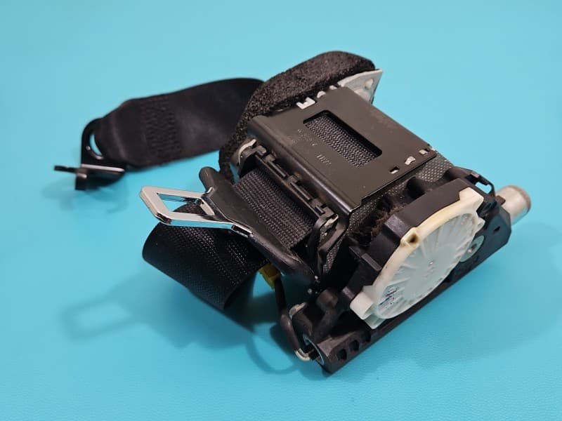 Pas bezpieczeństwa tył lewy Mercedes CLS II C218 W218 218 33056785C