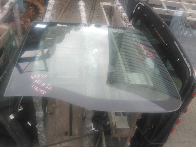 Szyba drzwi tył prawa Renault Master II HB