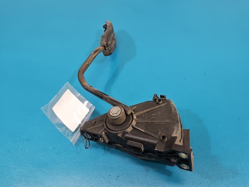 Pedał gazu potencjometr Nissan Primastar 01-14 2,0 dci 7700313060