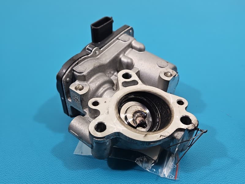 Zawór egr 5pin Renault Trafic III 2,0 dci 147100361R