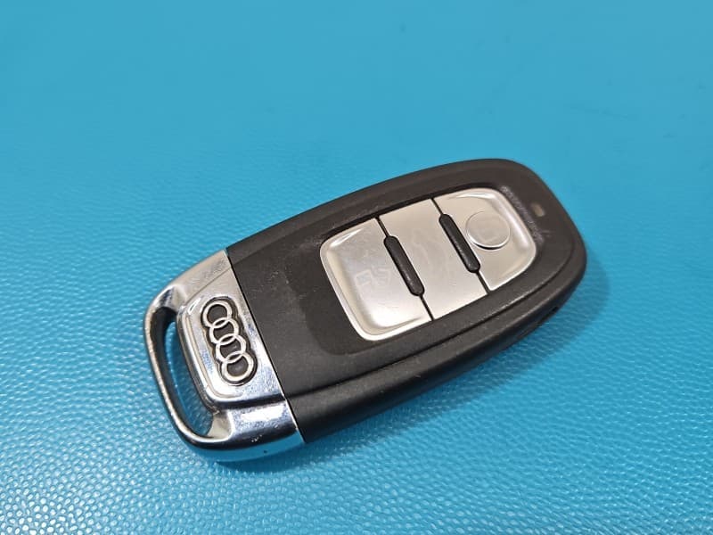 PILOT KLUCZYK KEYLESS AUDI Q5 8R 08-