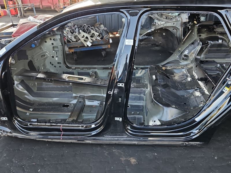Próg lewy SŁUPEK ŚRODKOWY B Audi A4 B9 kombi 5d LY9T