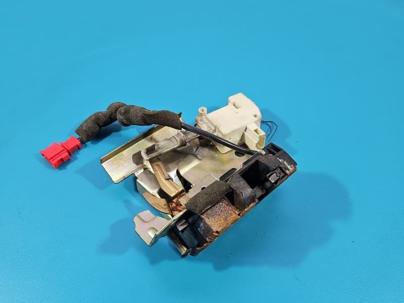 Zamek klapy tył Vw Sharan I HB 2+2 PIN KOROZJA YM21-431C50-DG