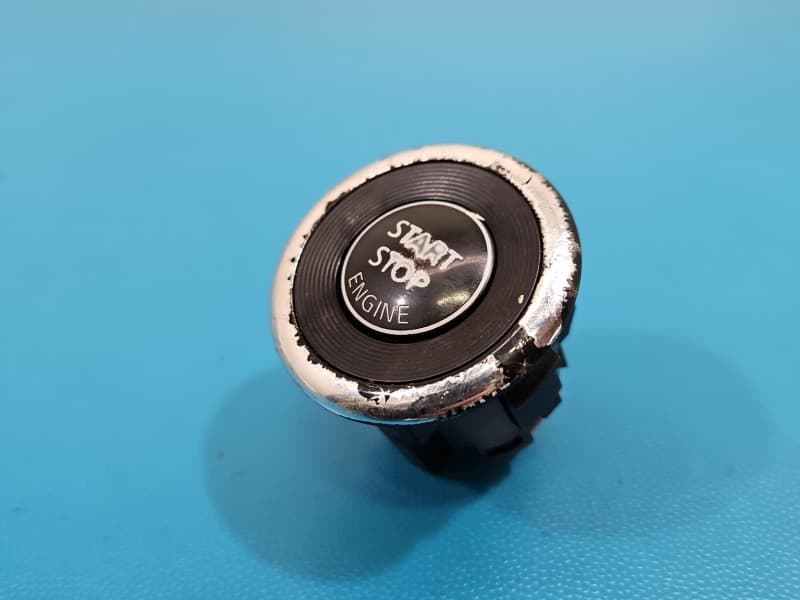 Przełącznik start stop / odpryski chromu Nissan X-trail III T32 13-21 28590-3JA0A A2C53423160