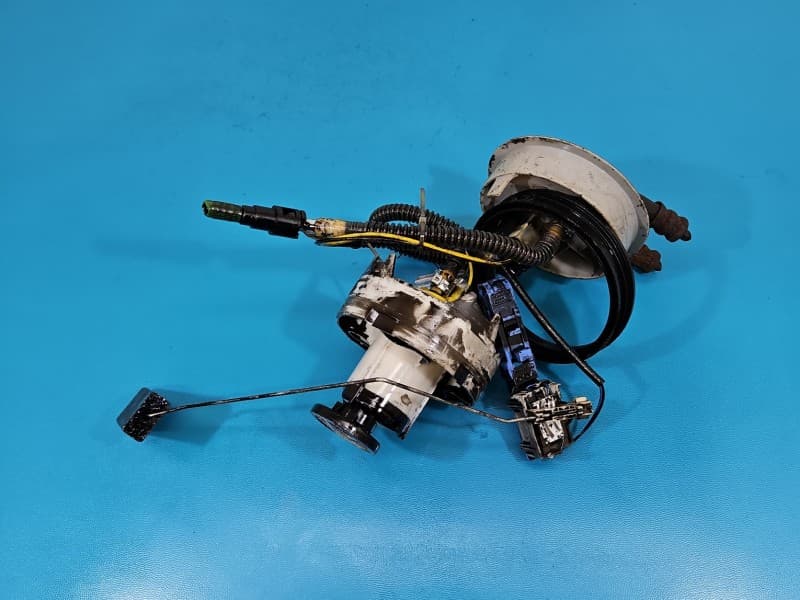 pompka Pompa paliwa Vw Passat B5 1,9 tdi 4B0906087AN 4pin