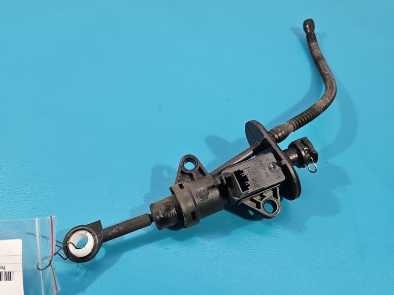 Pompka sprzęgłowa Skoda Octavia IV 2,0 tdi FTADE1691 5Q0721388J