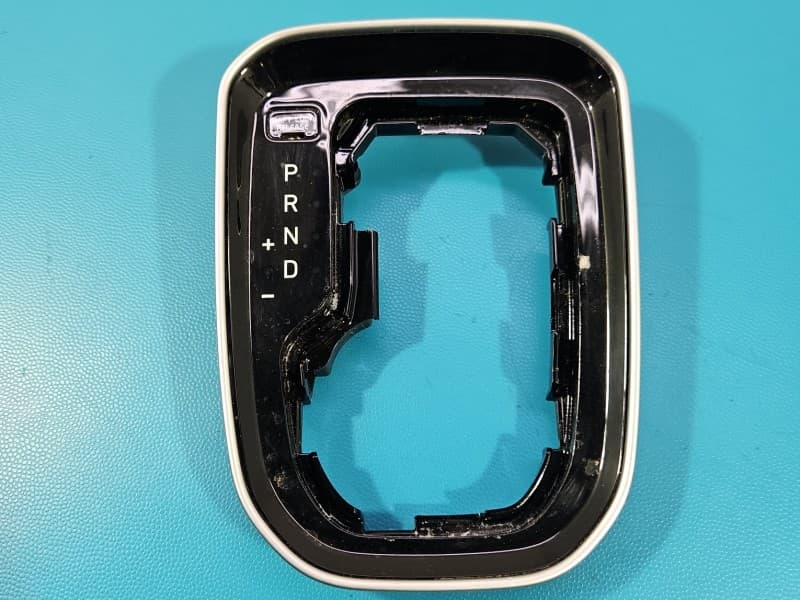 Listwa dekor deski Hyundai I30 III 16- K5HPD-82212 RAMKA DŹWIGNI ZMIANY BIEGÓW