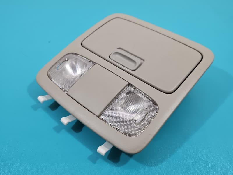 Lampa kabiny lampka Toyota Camry VI XV30 01- VG7621 825672
