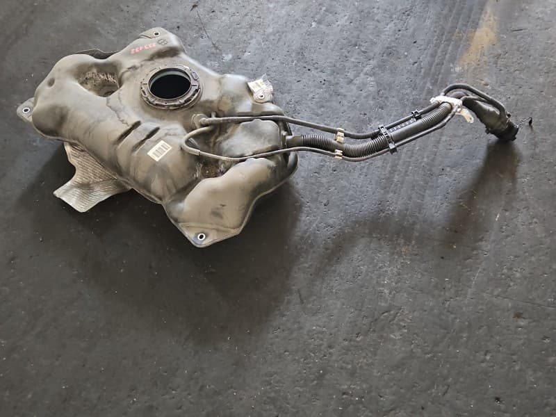 Zbiornik paliwa bak Toyota Yaris IV 1,5 12V 77100-K0070