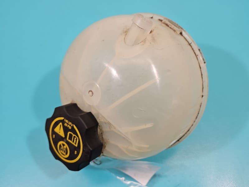 Zbiorniczek Zbiornik wyrównawczy Opel Astra V K 1,5 cdti 39207153