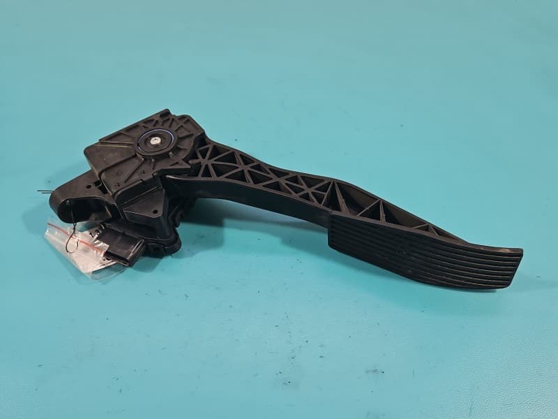 Pedał gazu potencjometr Opel Meriva B 1,4 T D164100778 102D-E0037