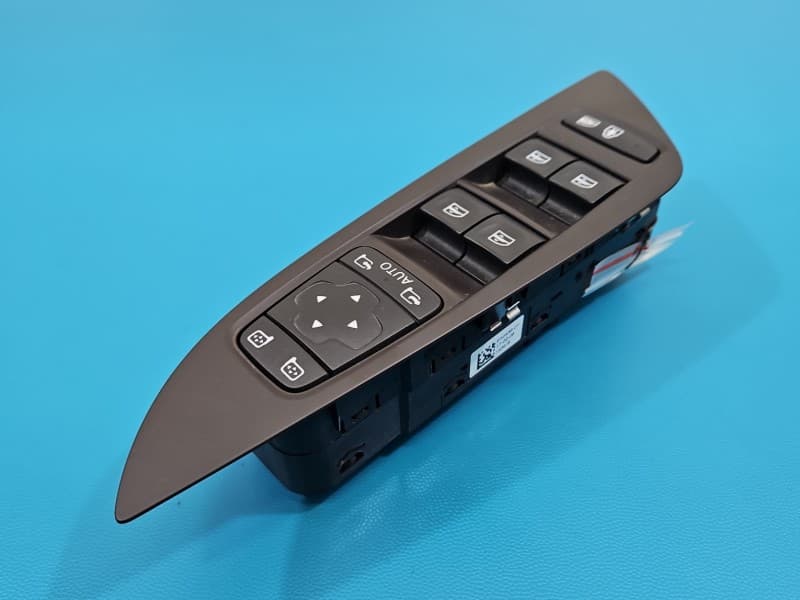 Przełącznik szyb Renault Espace V Uszkodzone mocowanie EU 254015469R