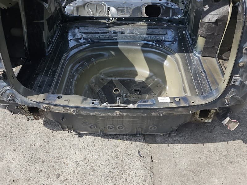 Pas tylny podłoga wanna bagażnika Skoda Octavia IV kombi