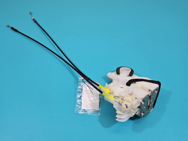 Zamek tył prawy Suzuki Vitara II 15- 2pin 82301-54P01