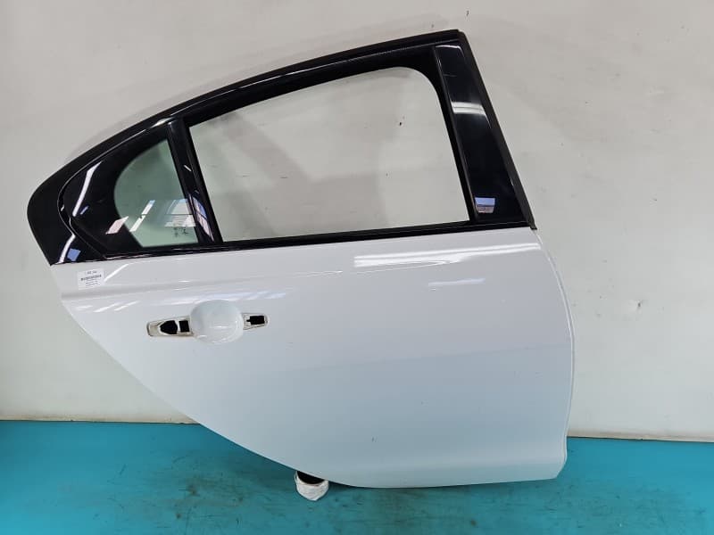 Drzwi tył prawe Jaguar XE X760 sedan 4d biały LRC NER polaris white