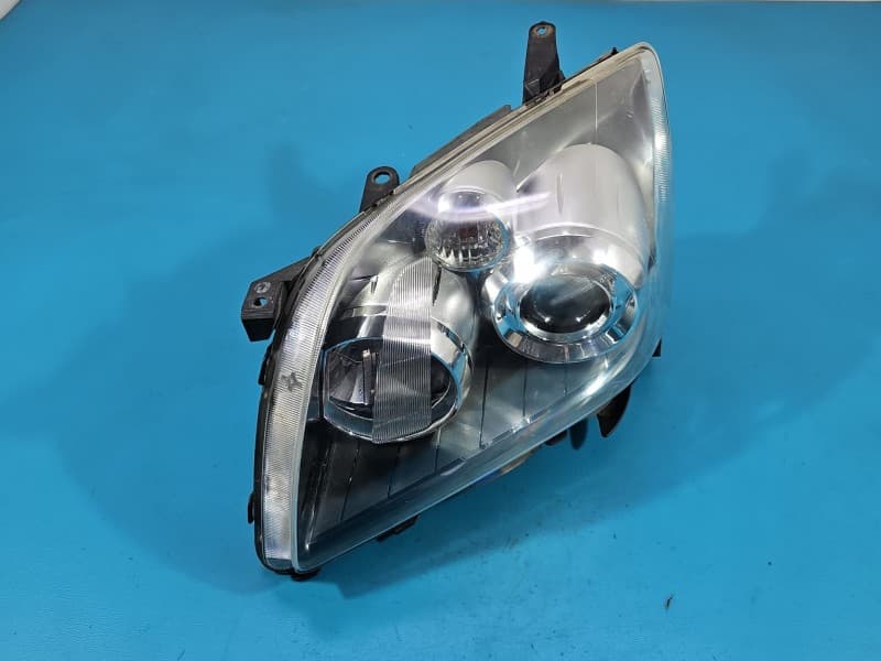 Reflektor lewy lampa przód Toyota Avensis II T25 EUROPA