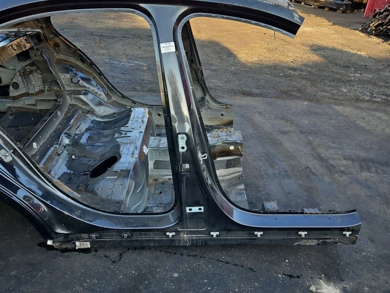 Próg prawy SŁUPEK ŚRODKOWY B Mercedes W206 sedan 4d 831