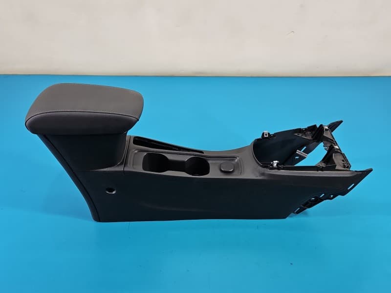 Podłokietnik TUNEL Opel Astra V K 39108523 2553382-2 EUROPA