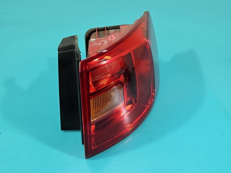 Lampa tył prawa błotnika Vw Jetta VI sedan EUROPA 5C6945096