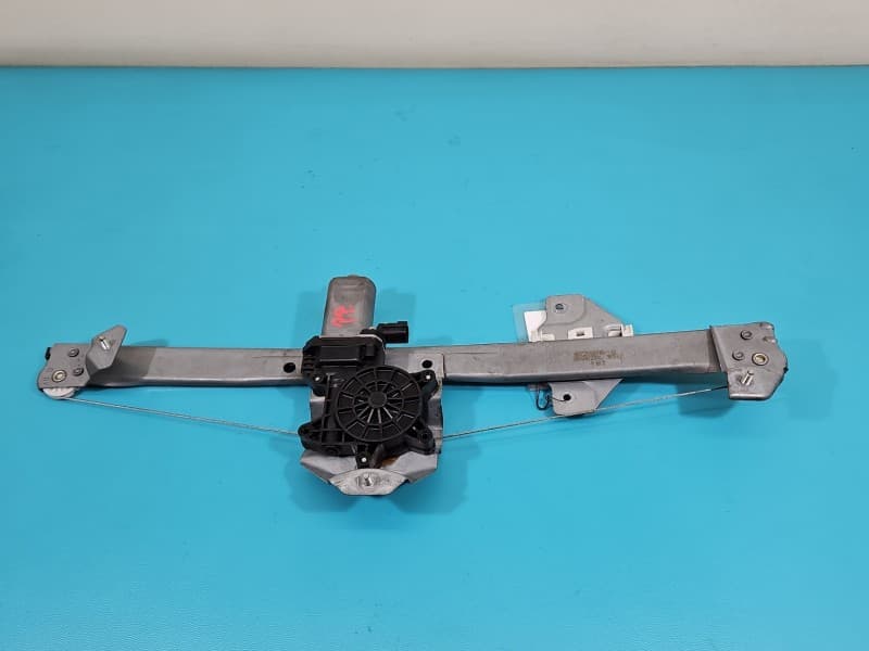 Podnośnik przód prawy SZYBY WINDA 128001071-E 807209071R-D Dacia Lodgy 2pin 5d kombi