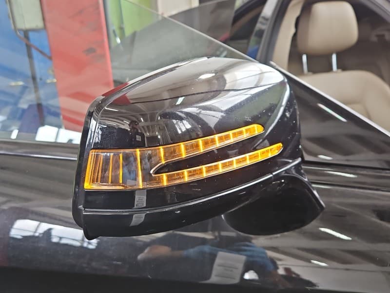 Lusterko prawe Mercedes CLS II C218 W218 218 10+8PIN, składane elektrycznie europa