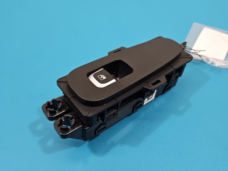 Przełącznik szyb Kia Stinger przód prawy EU 93575J5010