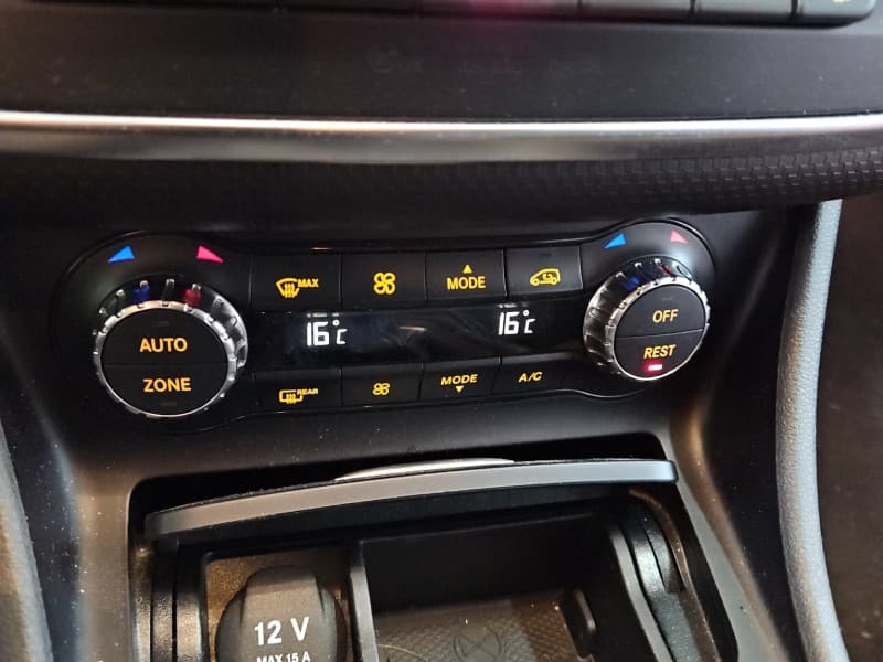Konsola panel nawiewu MERCEDES W176 A2469008415 A2469010805
