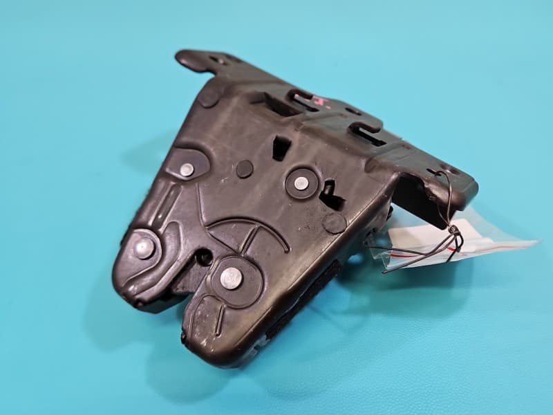 Zamek klapy tył Volvo XC60 II 17- HB 6 PIN 32149882 A080105