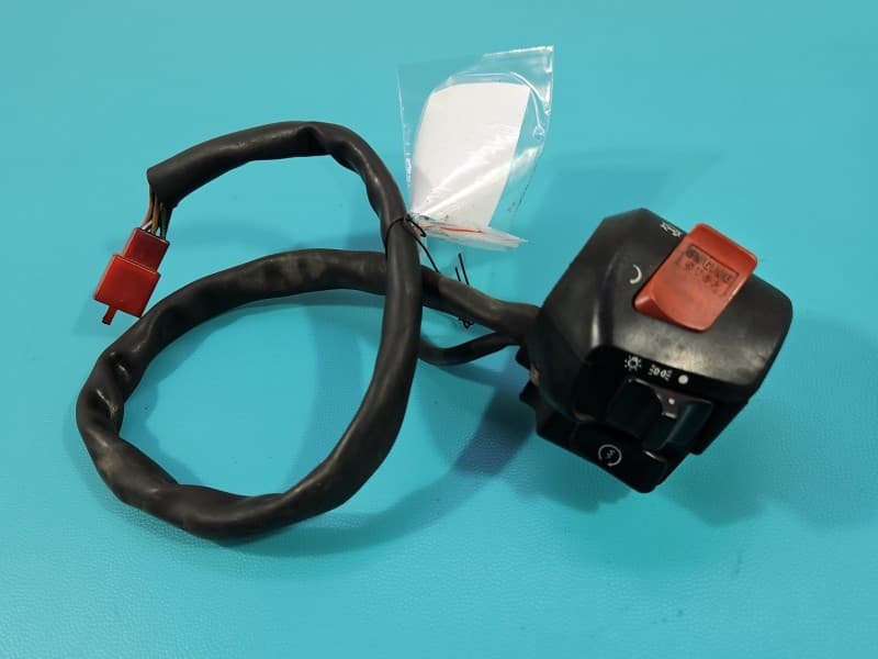 Przełącznik włącznik świateł Honda VFR 800 98-01 1573193