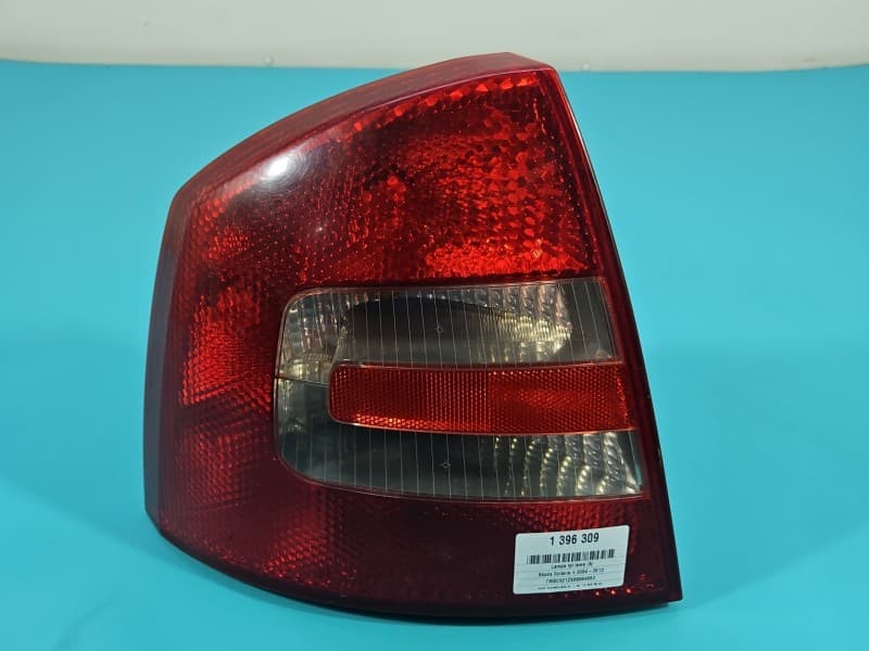 Lampa tył lewa błotnika Skoda Octavia II HB EUROPA 1Z5945095A 1Z5945111A