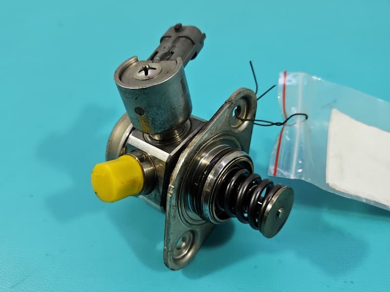 pompka Pompa paliwa Volvo V40 II 12- 1,6 T2 BM5G-9D376-BB 0261520140