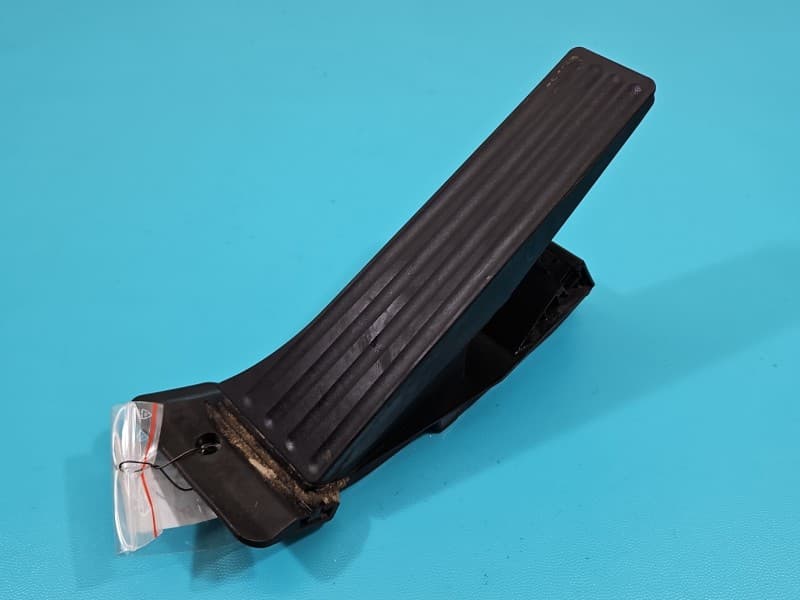 Pedał gazu potencjometr BMW X3 F25 2,0d 6858574
