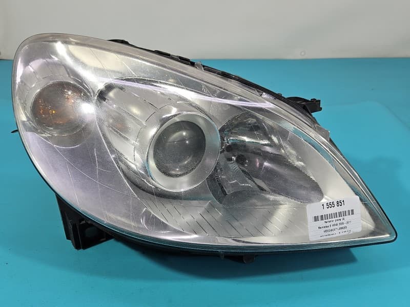 Reflektor prawy lampa przód Mercedes W245 EUROPA 0301220202 A1698201861