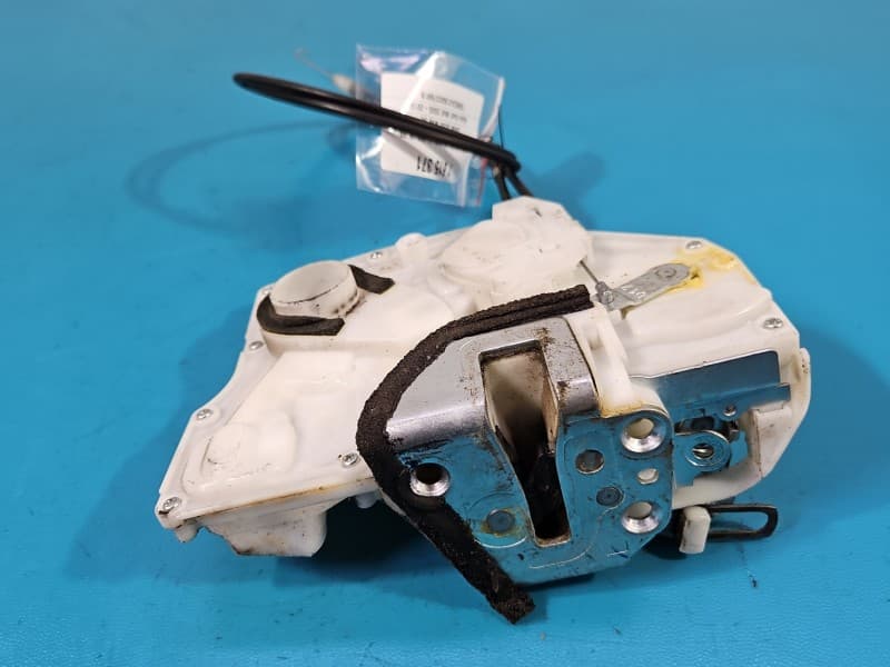 Zamek przód lewy Suzuki Swift Mk6 EUROPA 7pin