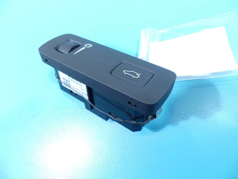 Przełącznik KLAPY BAGAŻNIKA Volvo S90 II 16- P31376510 31376510