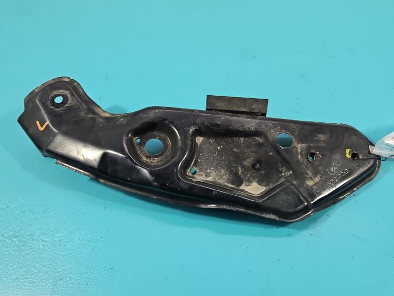 Mocowanie uchwyt boczne,pasa przedniego Seat Leon III 12-