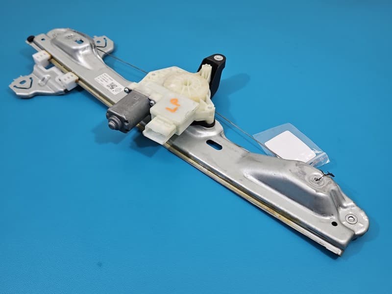 Podnośnik przód lewy SZYBY WINDA 807217052R Renault Kadjar 6pin 5d HB