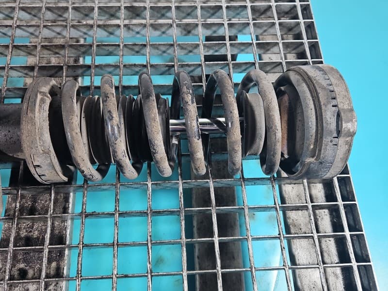 Sprężyna przód przednia Bmw f10 f11 3,0d