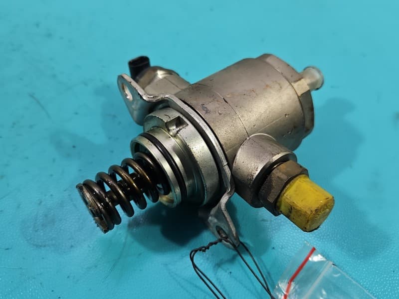 pompka Pompa paliwa AUDI Q5 8R 08- 2,0 TFSI CDN 06J127025E