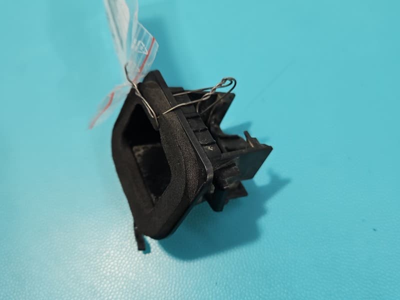 uchwyt mocowanie Peugeot 2008 II 19- M0U023700