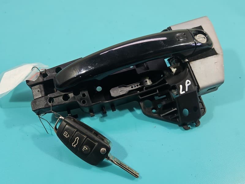 Klamka przód lewa zewnętrzna Audi Q3 8U 11-16 8U1837885 czarny LZ9Y