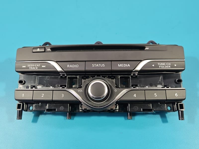 Przełącznik radia nawigacji panel INFINITI QX30 H15 16-19 21E0601