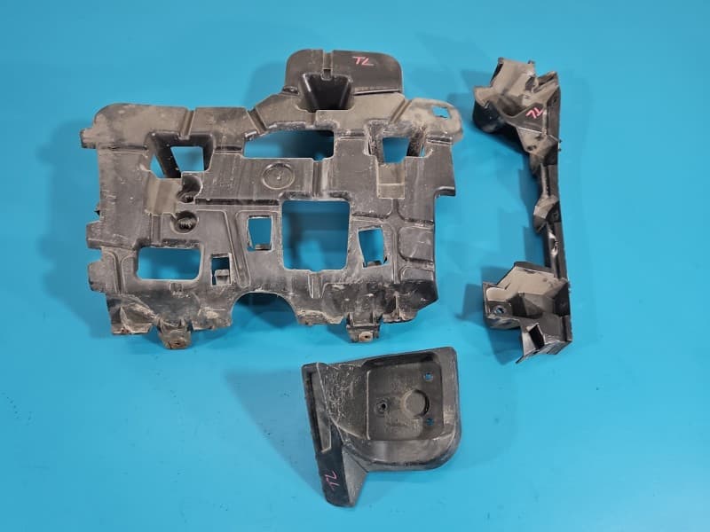Ślizg zderzaka tył lewy Renault Megane IV 850416643R 8504508157 852250976R