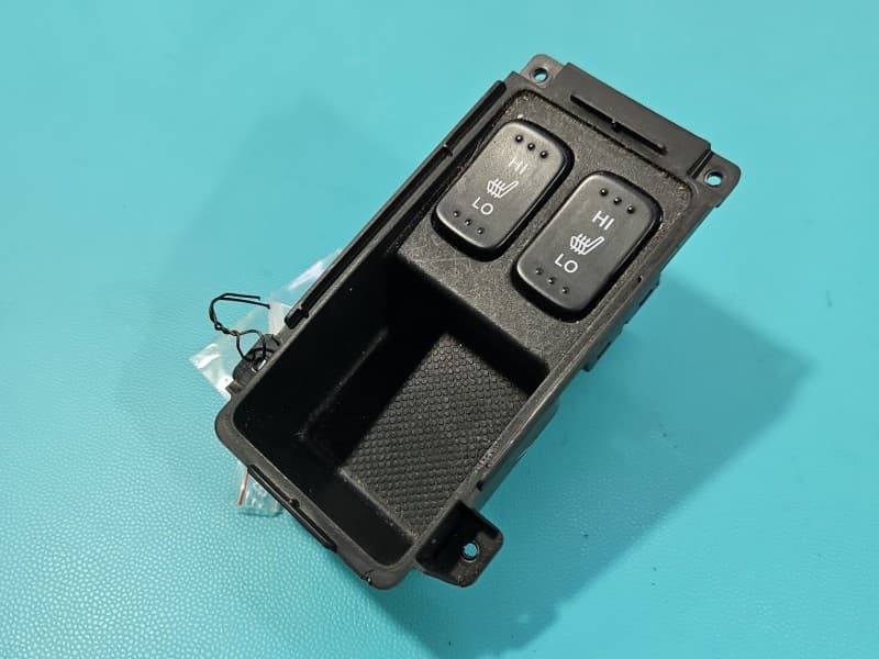 Przełącznik Grzania foteli HONDA CR-V III 06-11 83410-SWA-U010-M1